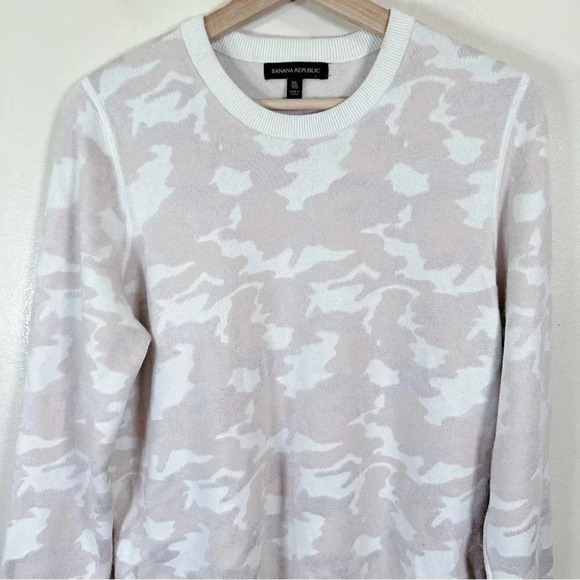 Banana Republic Camo-Print Jacquard Crew  Neck Wool Sweater - Picture 6 of 16